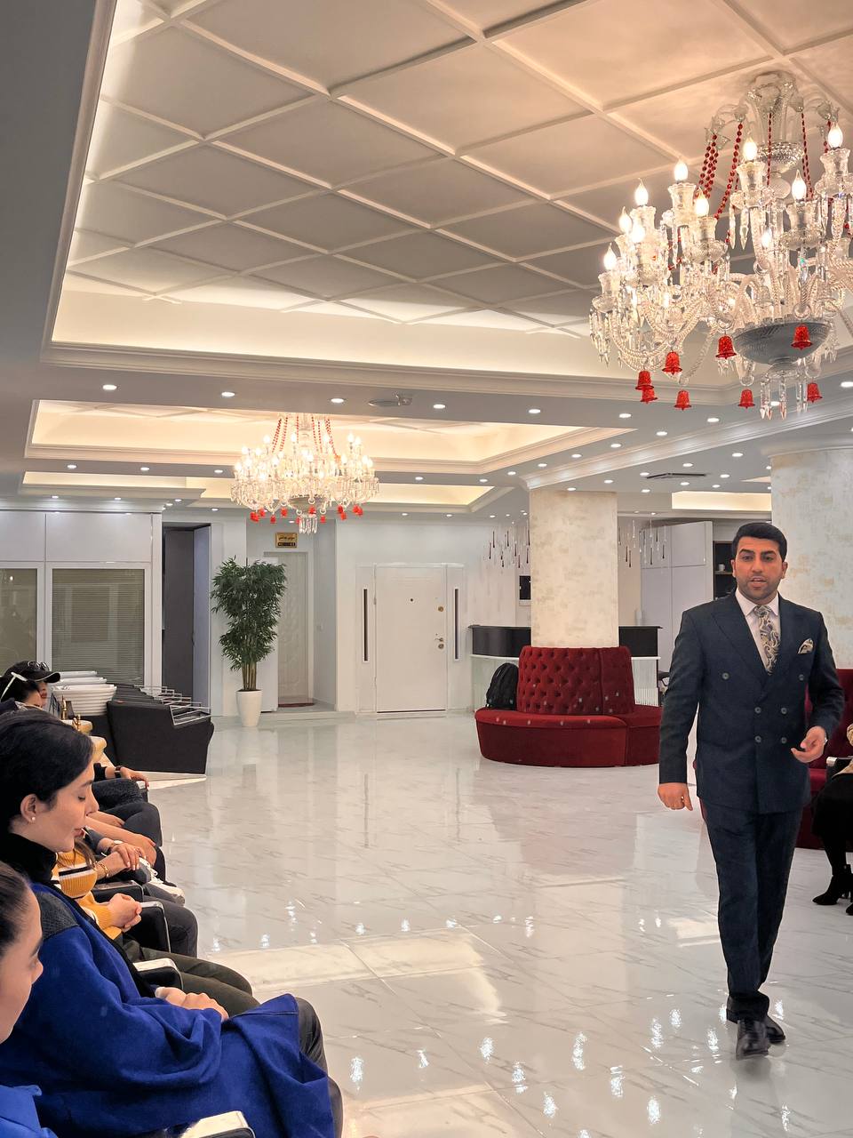 مشاوره /تولید محتوا/تبلیغات/برندسازی/و بیزینس کوچینگ آرایشگری و سالن زیبایی و کلینیک/مطب